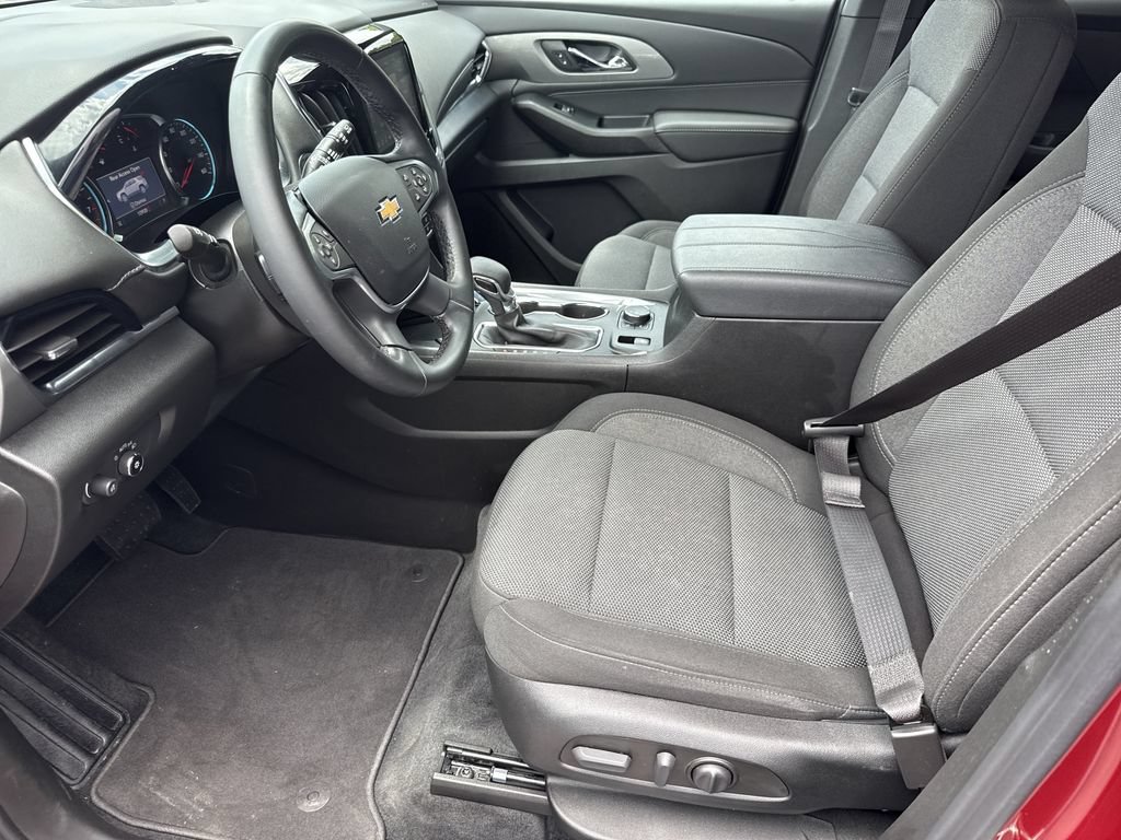 Used 2023 Chevrolet Traverse LT FWD image 9