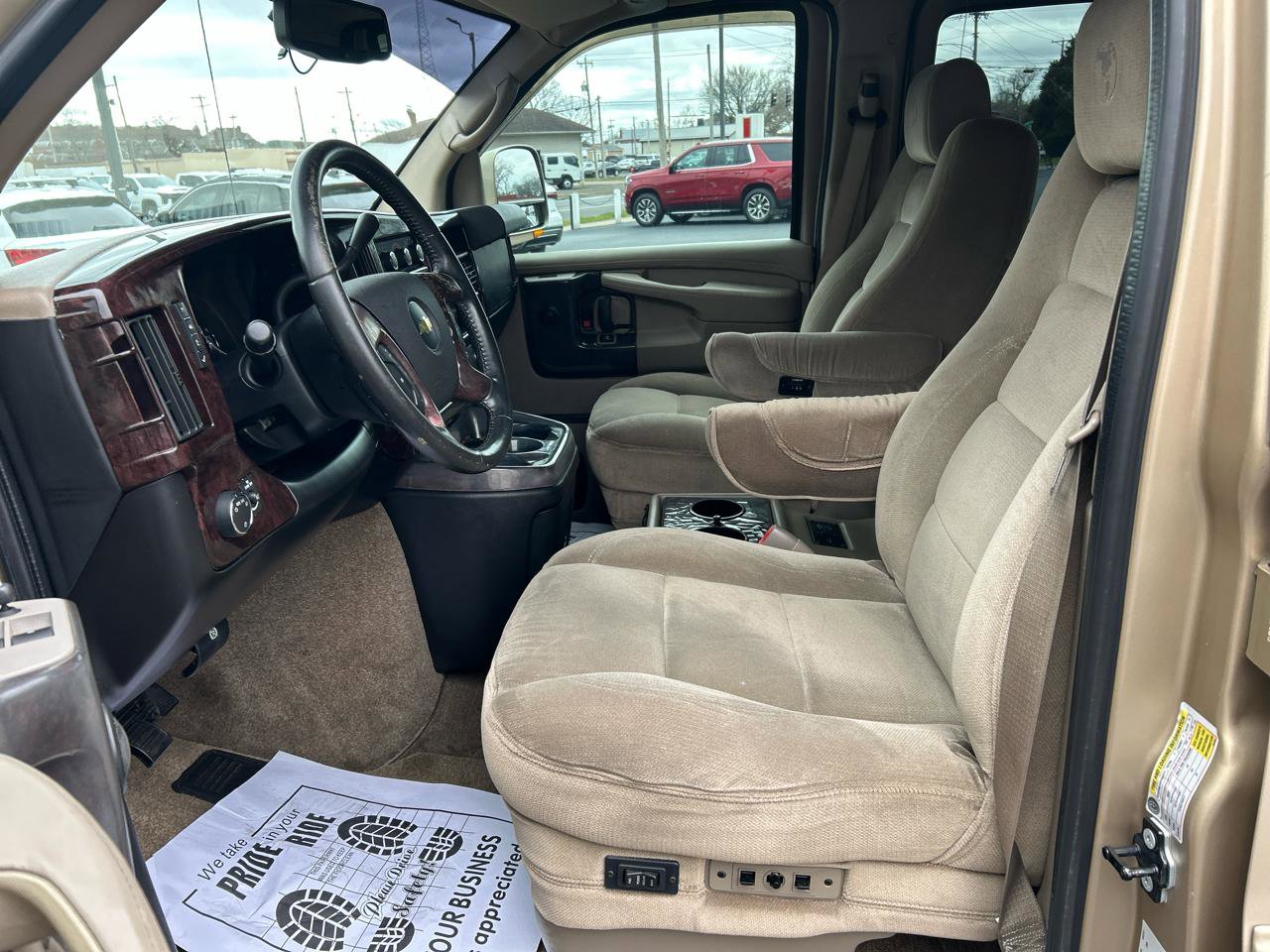 Used 2011 Chevrolet Express 1500 image 9