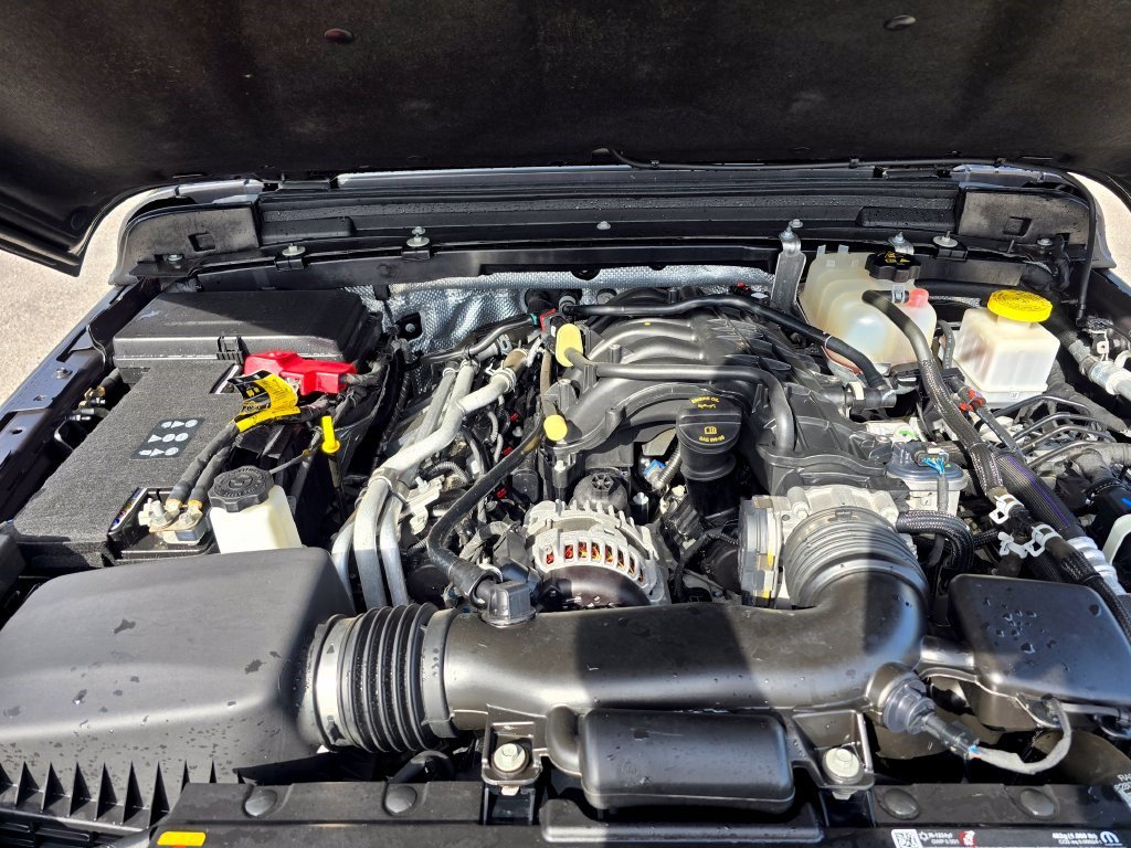 Used 2025 Jeep Gladiator Sport AWD/4WD image 14