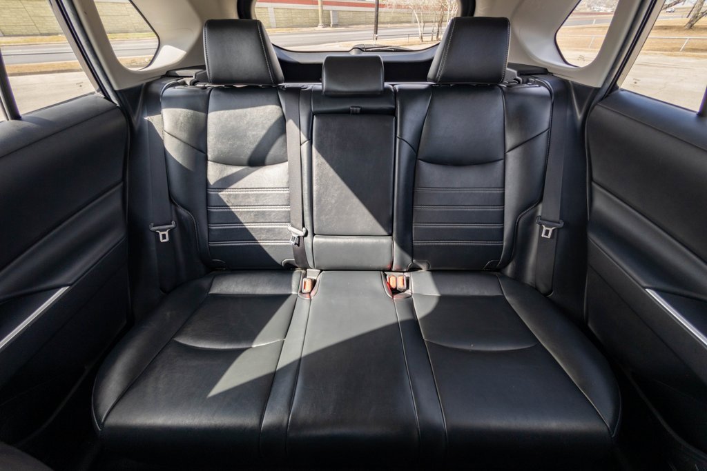 Used 2021 Toyota RAV4 XLE Premium image 16