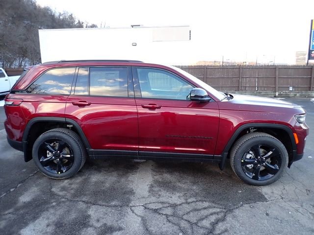 New 2025 Jeep Grand Cherokee Limited w/ Black Appearance Package image 8