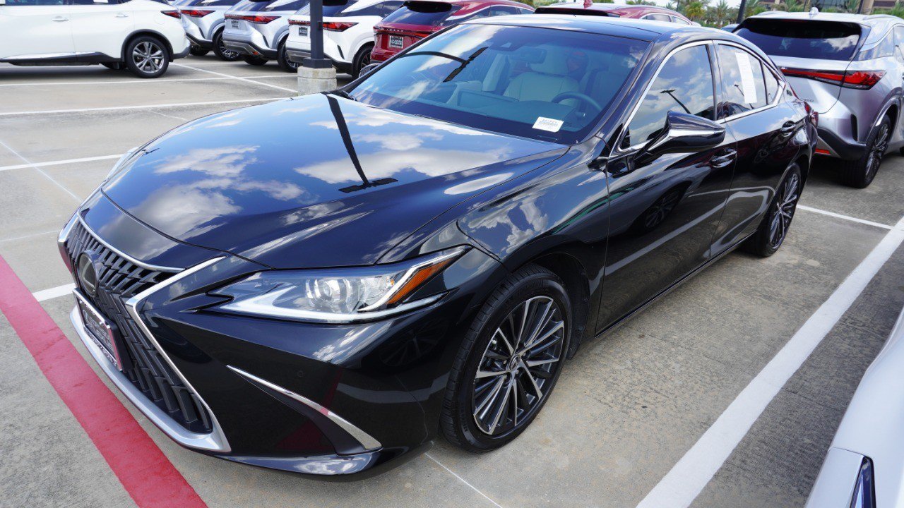 Used 2023 Lexus ES 350 w/ Premium Package FWD image 7