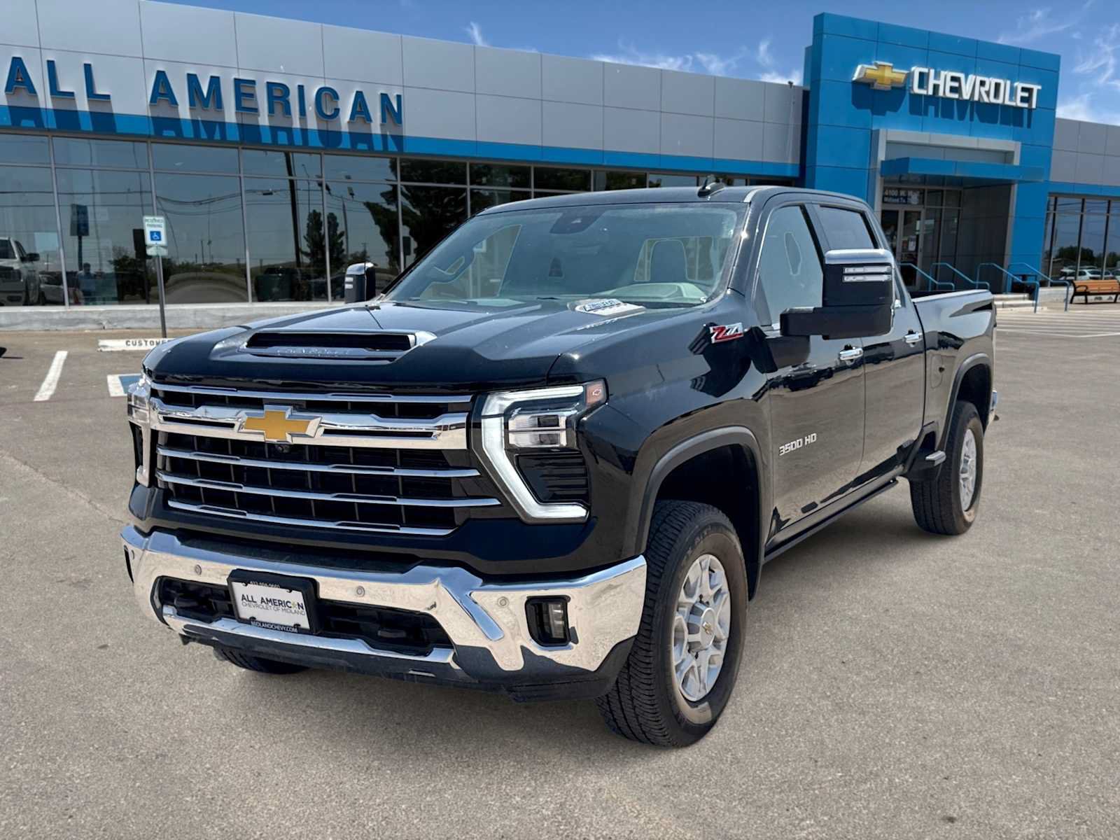 Used 2024 Chevrolet Silverado 3500 LTZ w/ LTZ Convenience Package AWD/4WD image 4