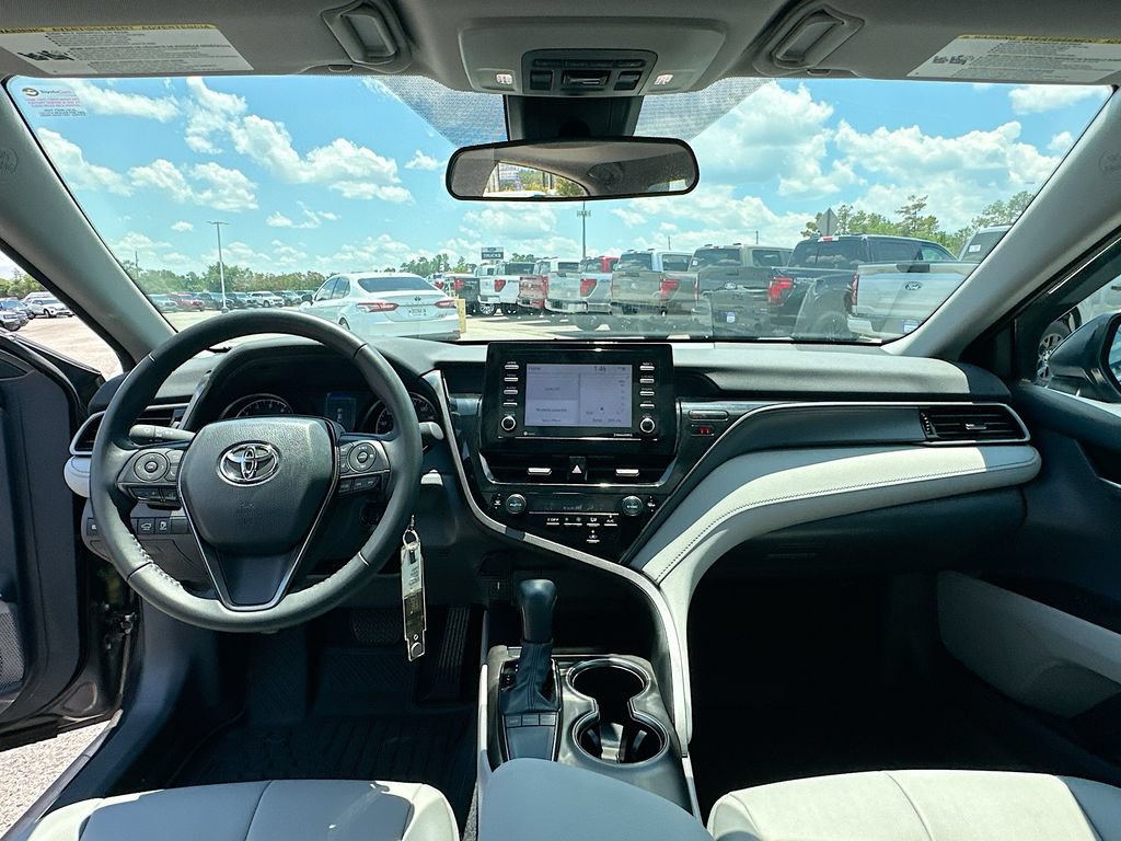 Used 2024 Toyota Camry SE FWD image 3