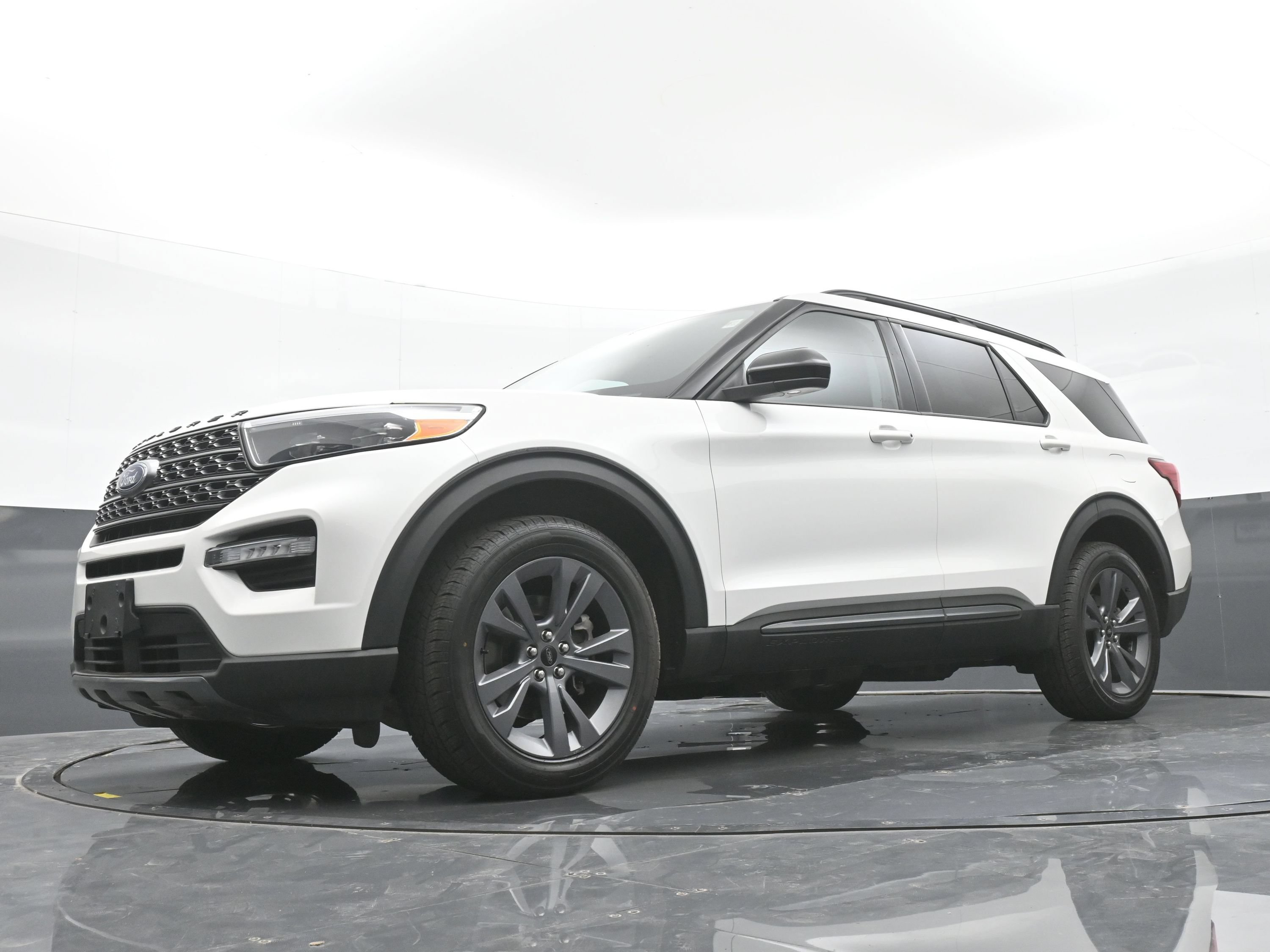 Used 2023 Ford Explorer XLT w/ Equipment Group 202A AWD/4WD image 44