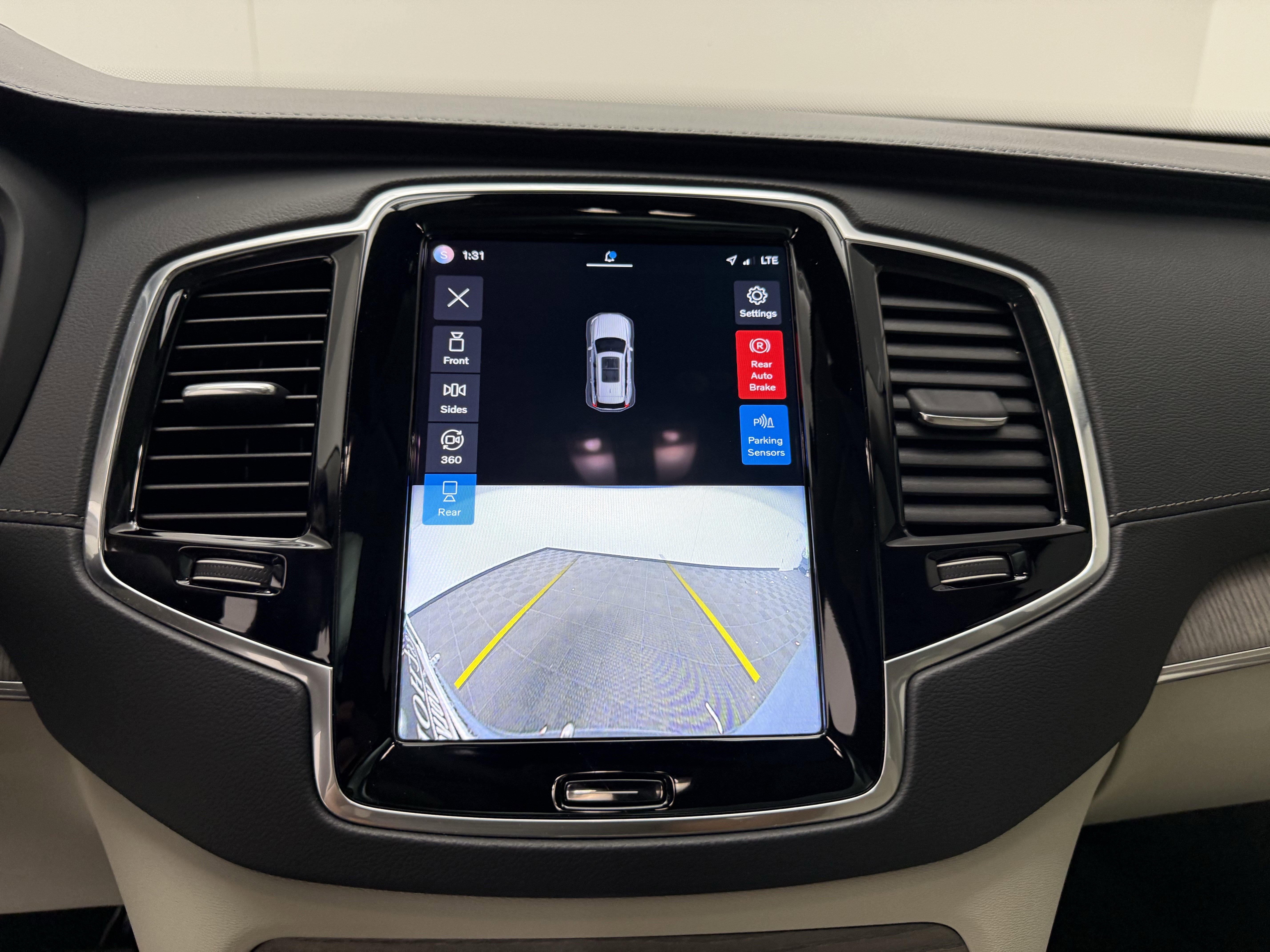 Certified 2023 Volvo XC90 B6 Ultimate w/ Protection Package Premier AWD/4WD image 20