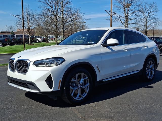 Used 2024 BMW X4 xDrive30i AWD/4WD image 3