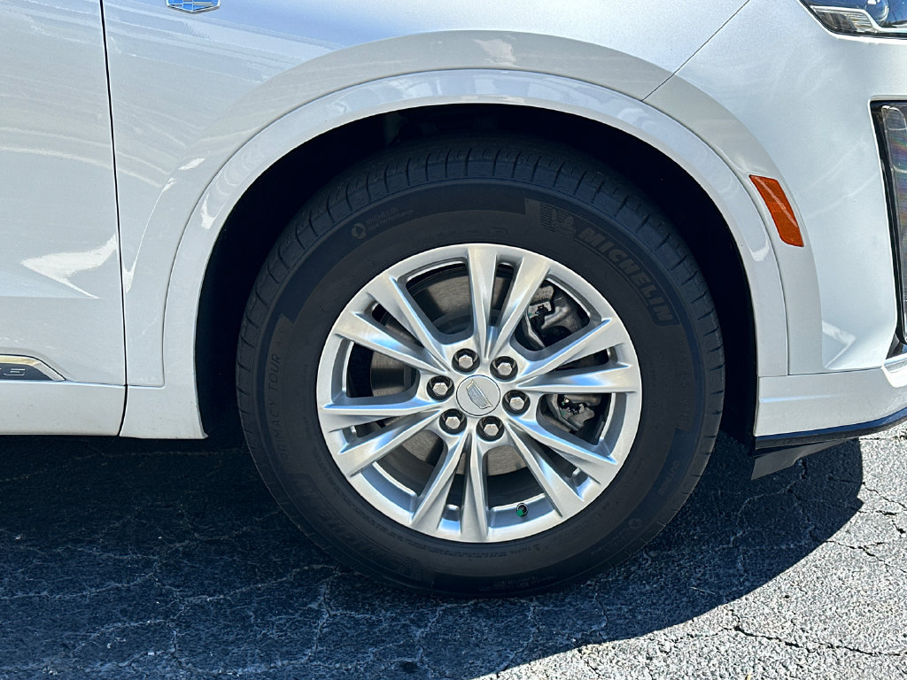 Certified 2025 Cadillac XT6 Luxury FWD image 12