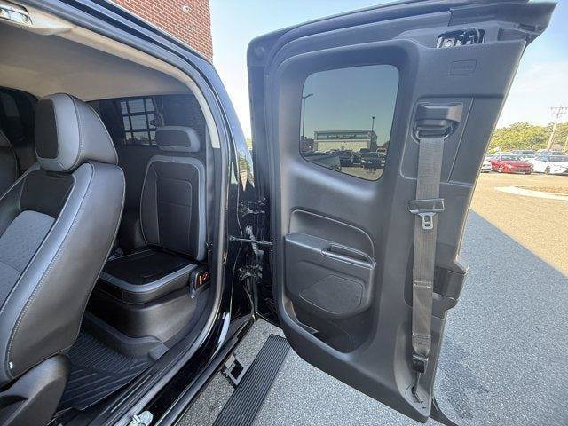Used 2021 Chevrolet Colorado Z71 w/ Z71 Midnight Edition AWD/4WD image 14