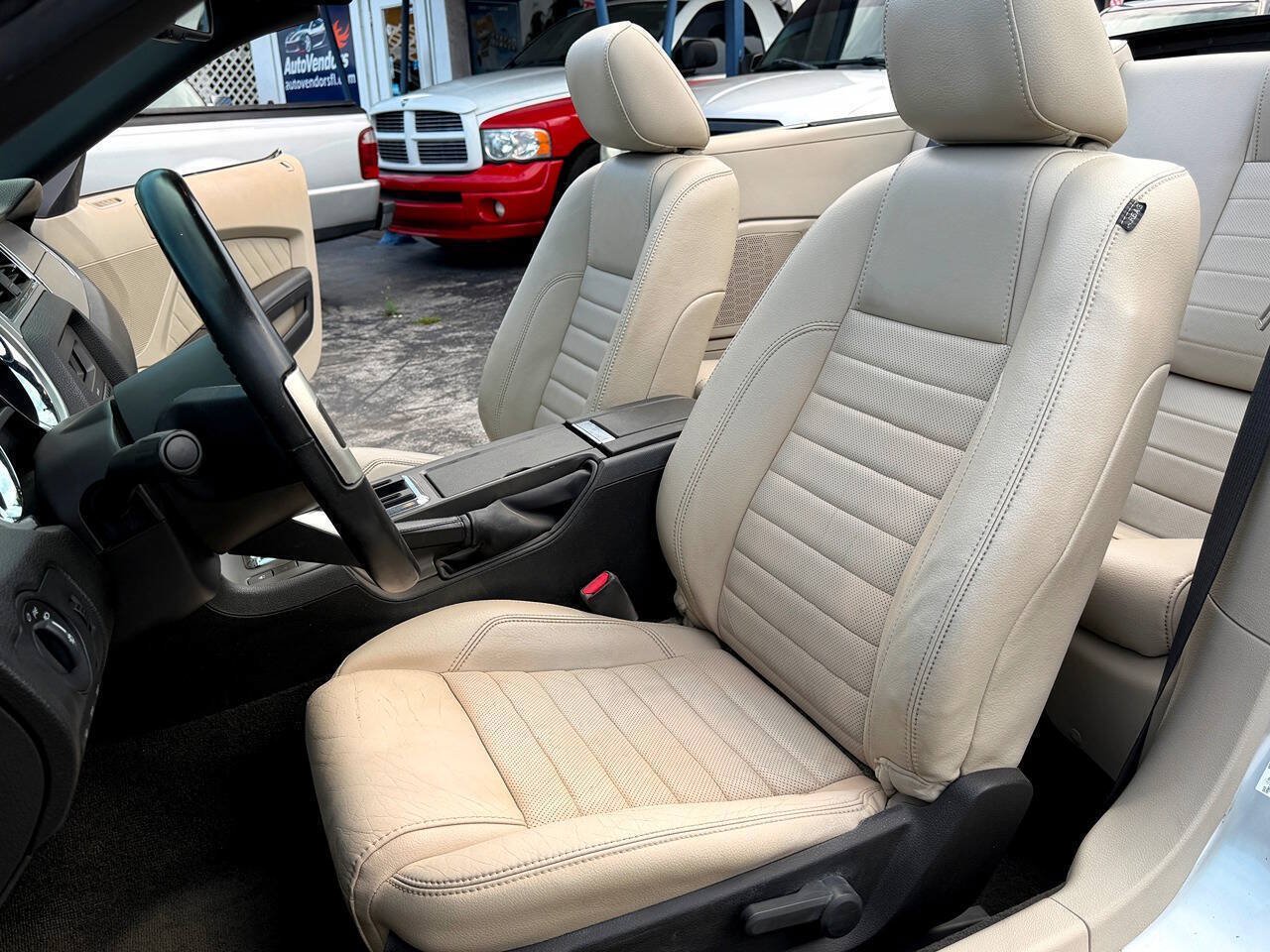 Used 2010 Ford Mustang Convertible RWD image 24