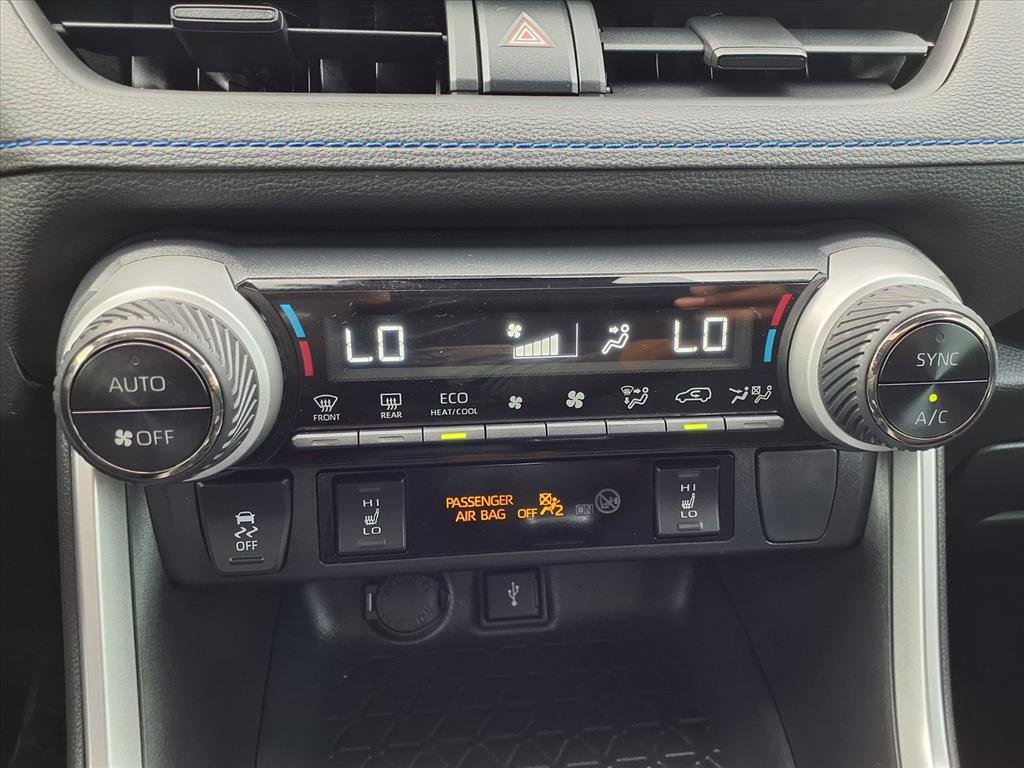 Used 2022 Toyota RAV4 SE w/ Convenience Package image 12