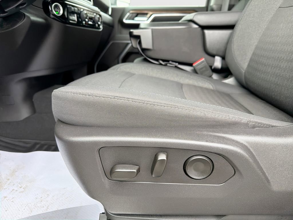 Used 2025 Chevrolet Silverado 2500 LT w/ Convenience Package image 16