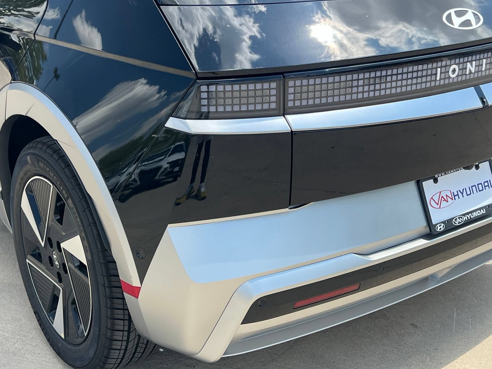 New 2027 Hyundai Ioniq 5 Limited RWD image 12