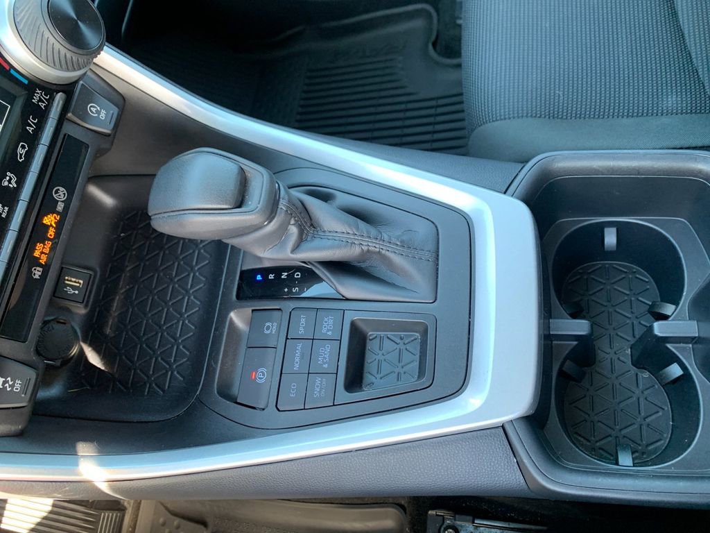 Used 2025 Toyota RAV4 LE AWD/4WD image 24
