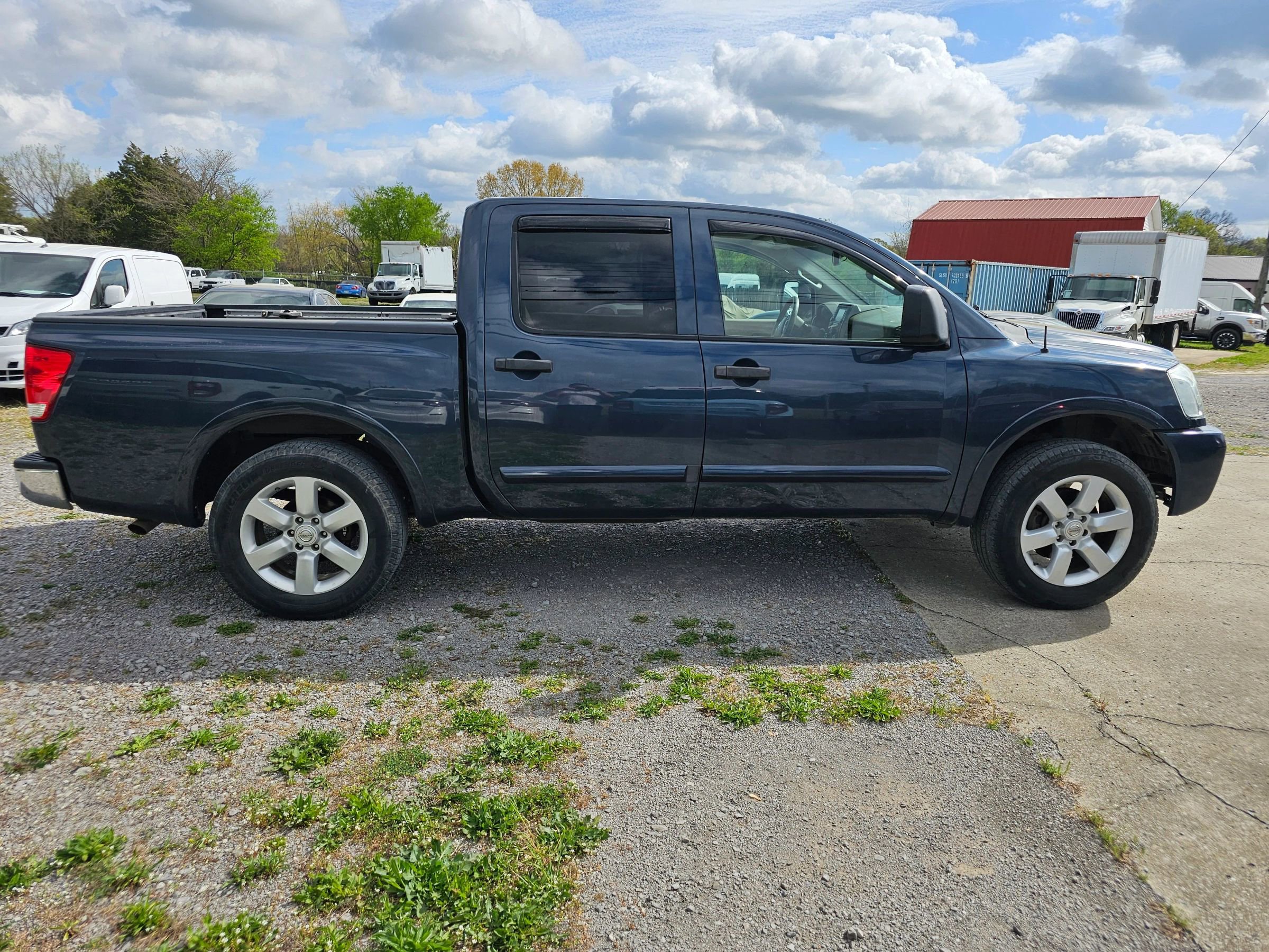 Used 2015 Nissan Titan SL w/ SL Moonroof Package image 18