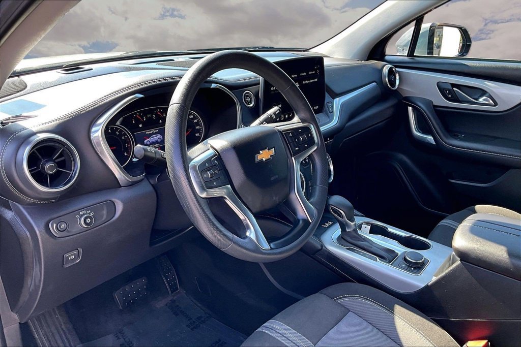 Used 2024 Chevrolet Blazer LT w/ Convenience Package FWD image 17