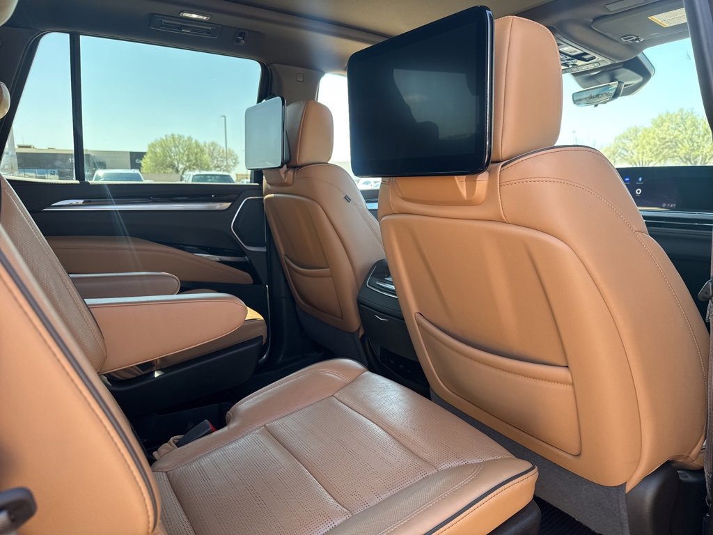 Used 2025 Cadillac Escalade Premium Luxury w/ Touring Package image 7