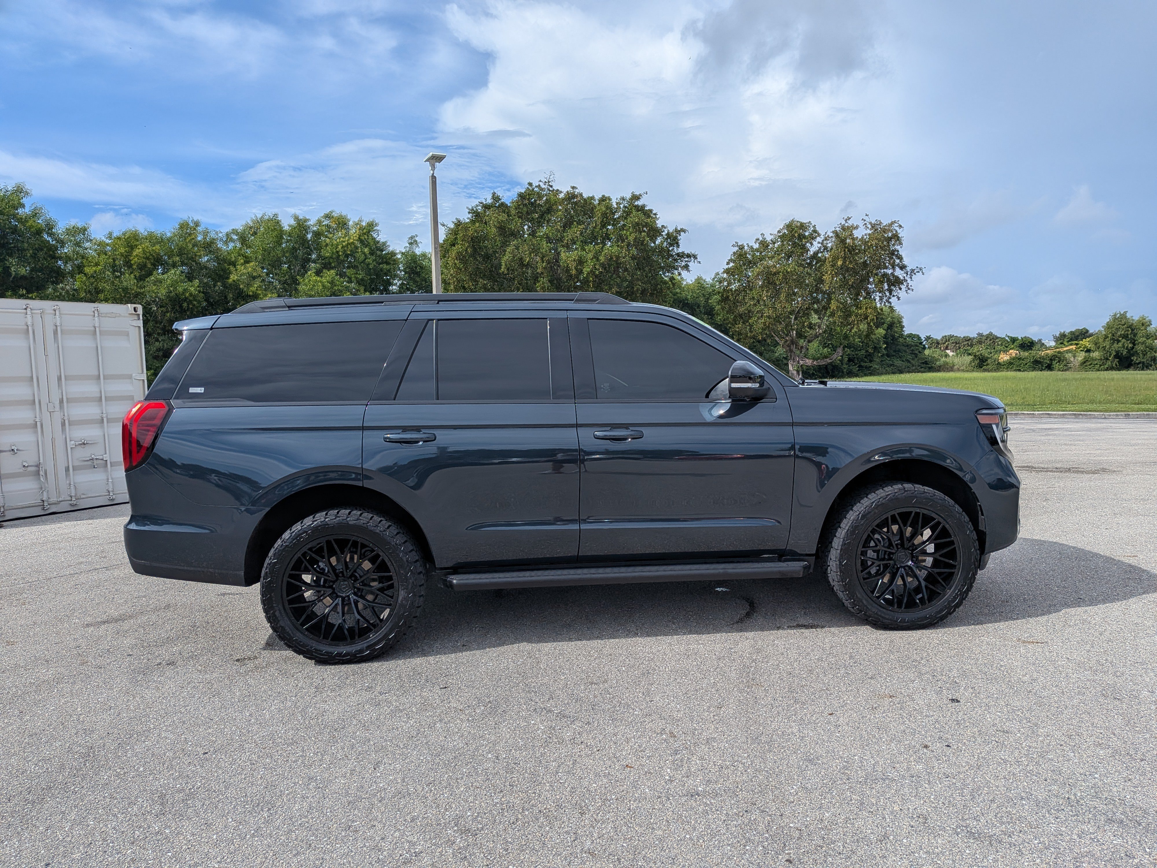 Used 2026 Ford Expedition Active RWD image 3