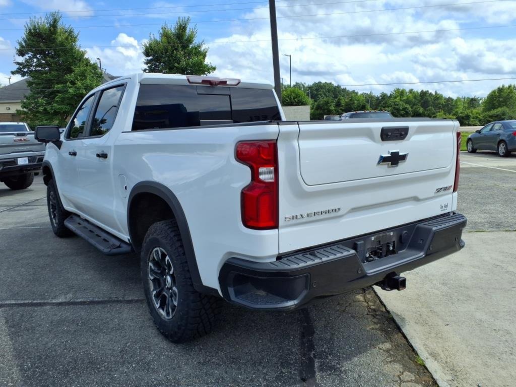 Used 2022 Chevrolet Silverado 1500 ZR2 w/ Technology Package image 3