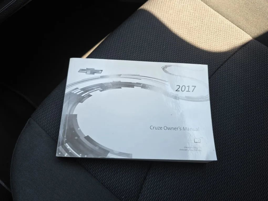 Used 2017 Chevrolet Cruze LS FWD image 31