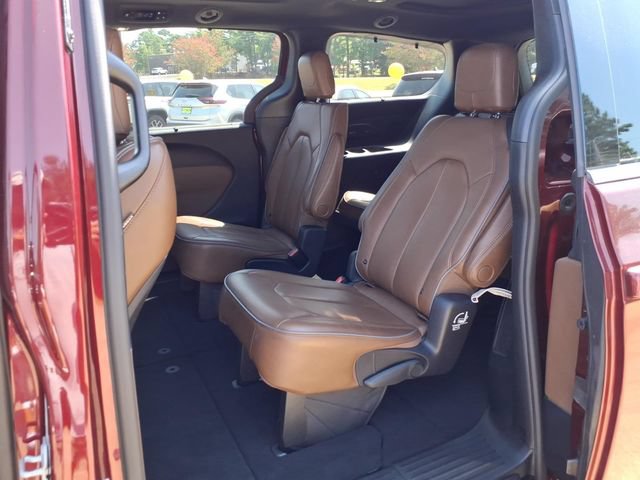 Used 2020 Chrysler Pacifica Limited w/ Advanced Safetytec Group FWD image 17