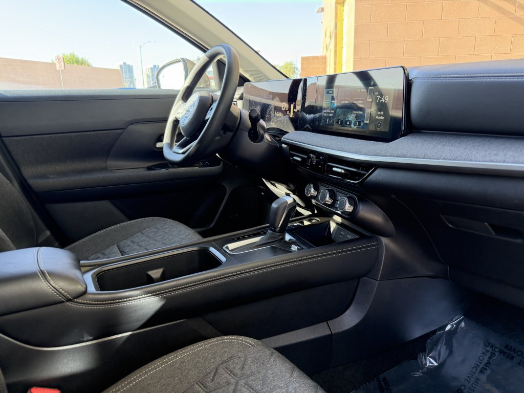 Used 2025 Nissan Kicks SV AWD/4WD image 35