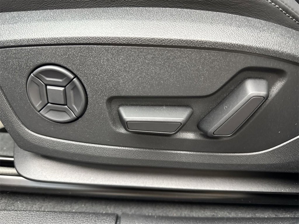 New 2025 Audi Q3 2.0T Premium image 12