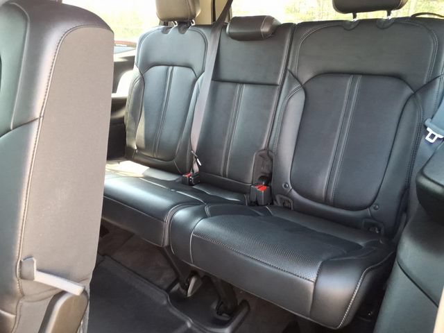 Used 2023 Jeep Wagoneer 4WD w/ Premium Group I image 17