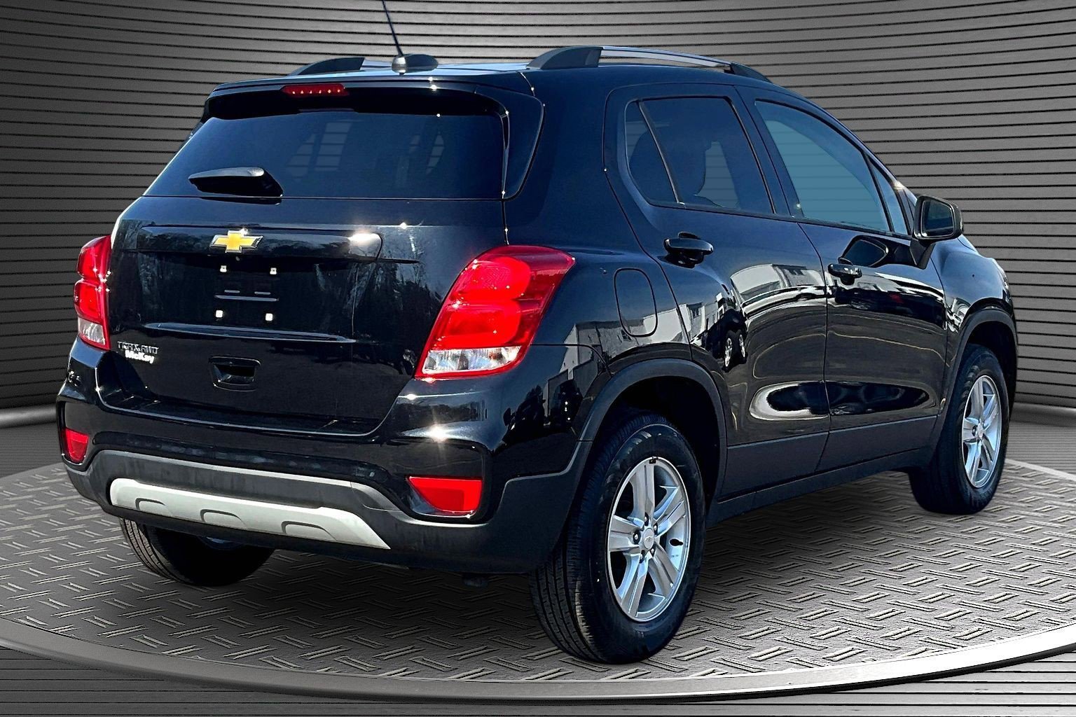 Used 2022 Chevrolet Trax LT w/ LT Convenience Package image 6