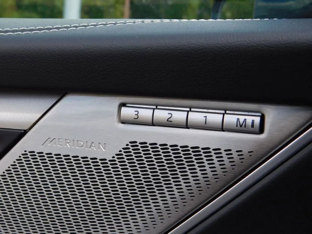 Used 2025 Jaguar F-PACE R-Dynamic S image 25