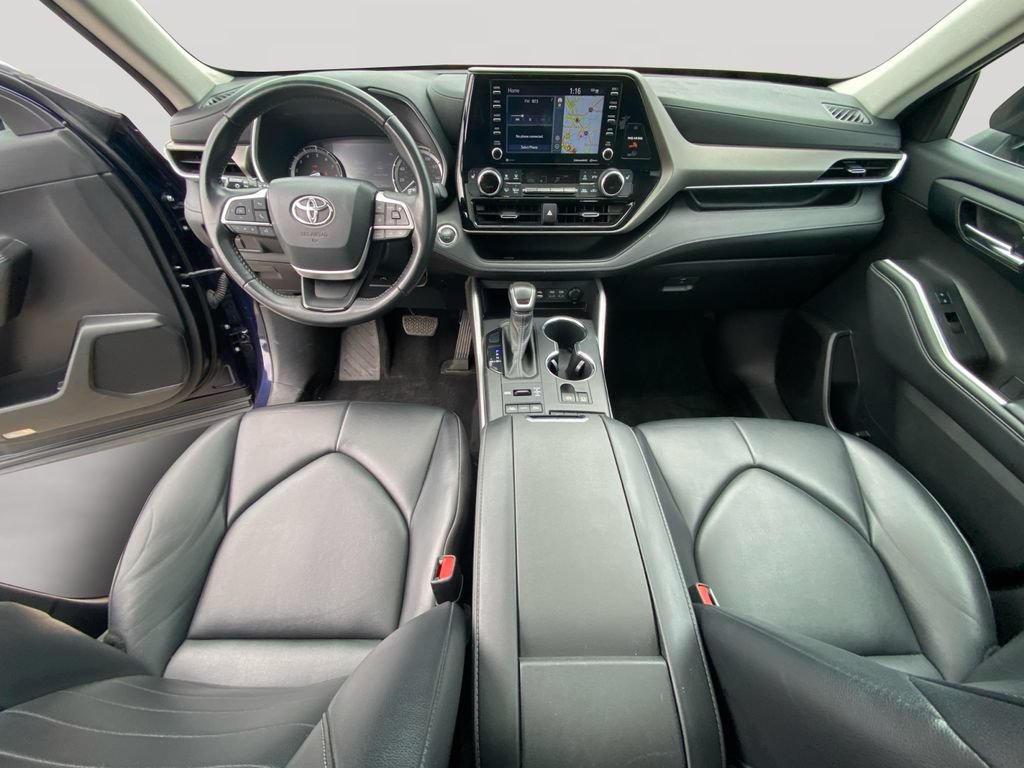 Used 2022 Toyota Highlander XLE AWD/4WD image 10