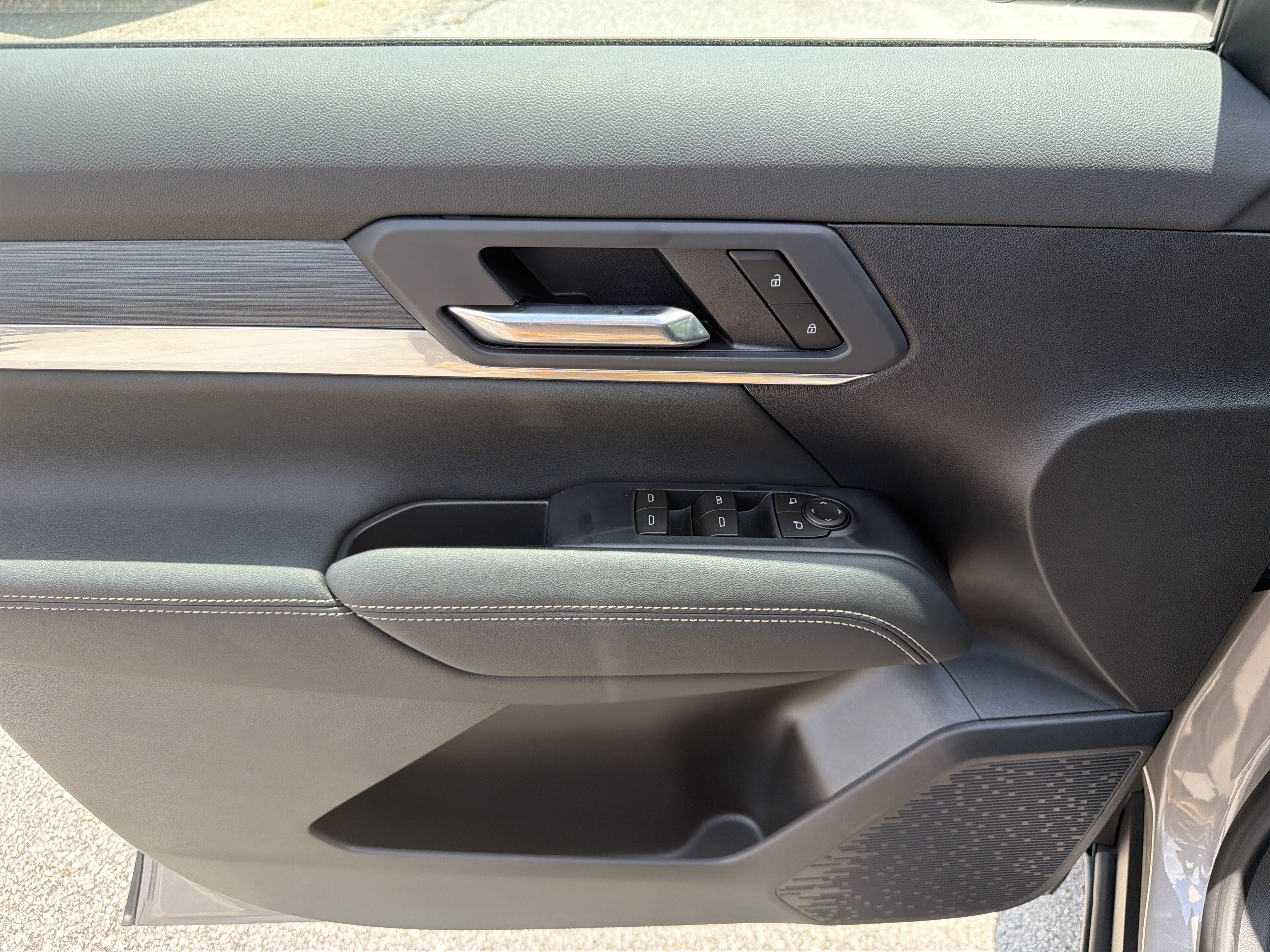 New 2026 GMC Terrain Elevation w/ LPO, Floor Liner Package FWD image 11