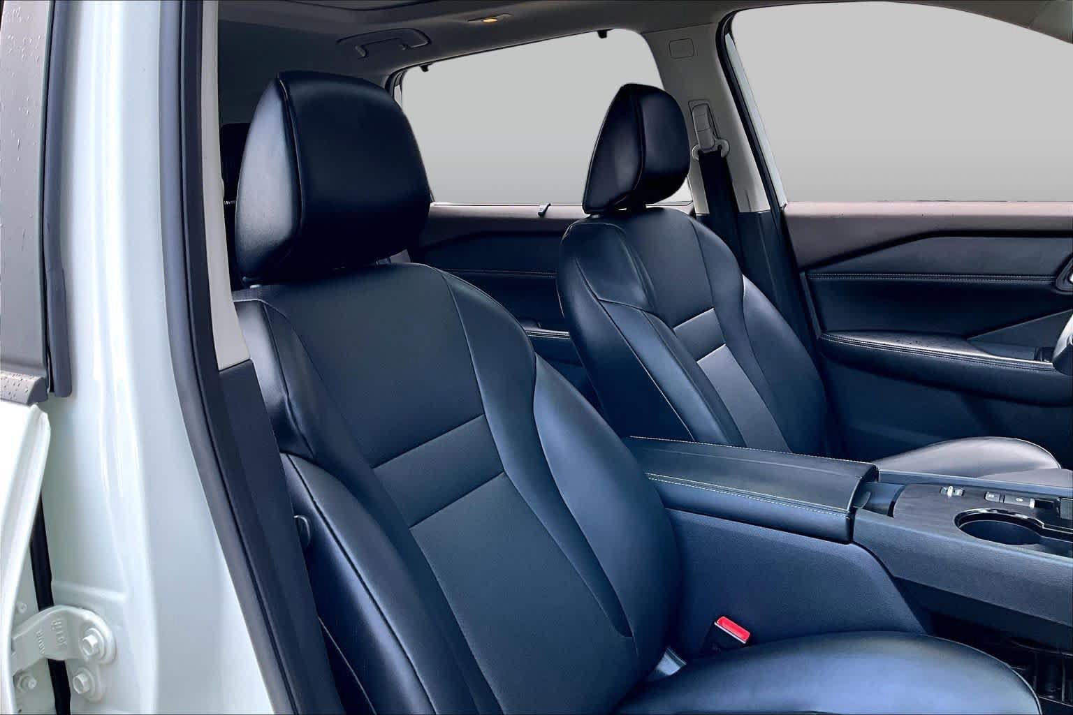 Used 2023 Nissan Rogue SV w/ SV Premium B Package FWD image 9