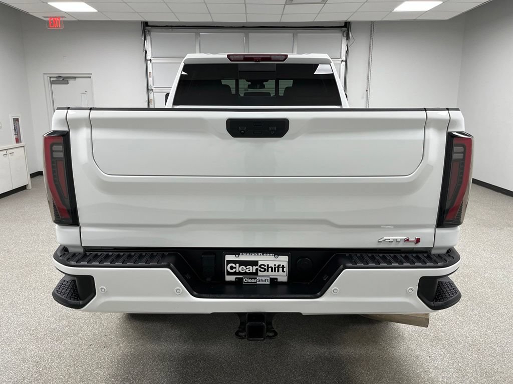 Used 2024 GMC Sierra 2500 AT4 w/ AT4 Preferred Package AWD/4WD image 9