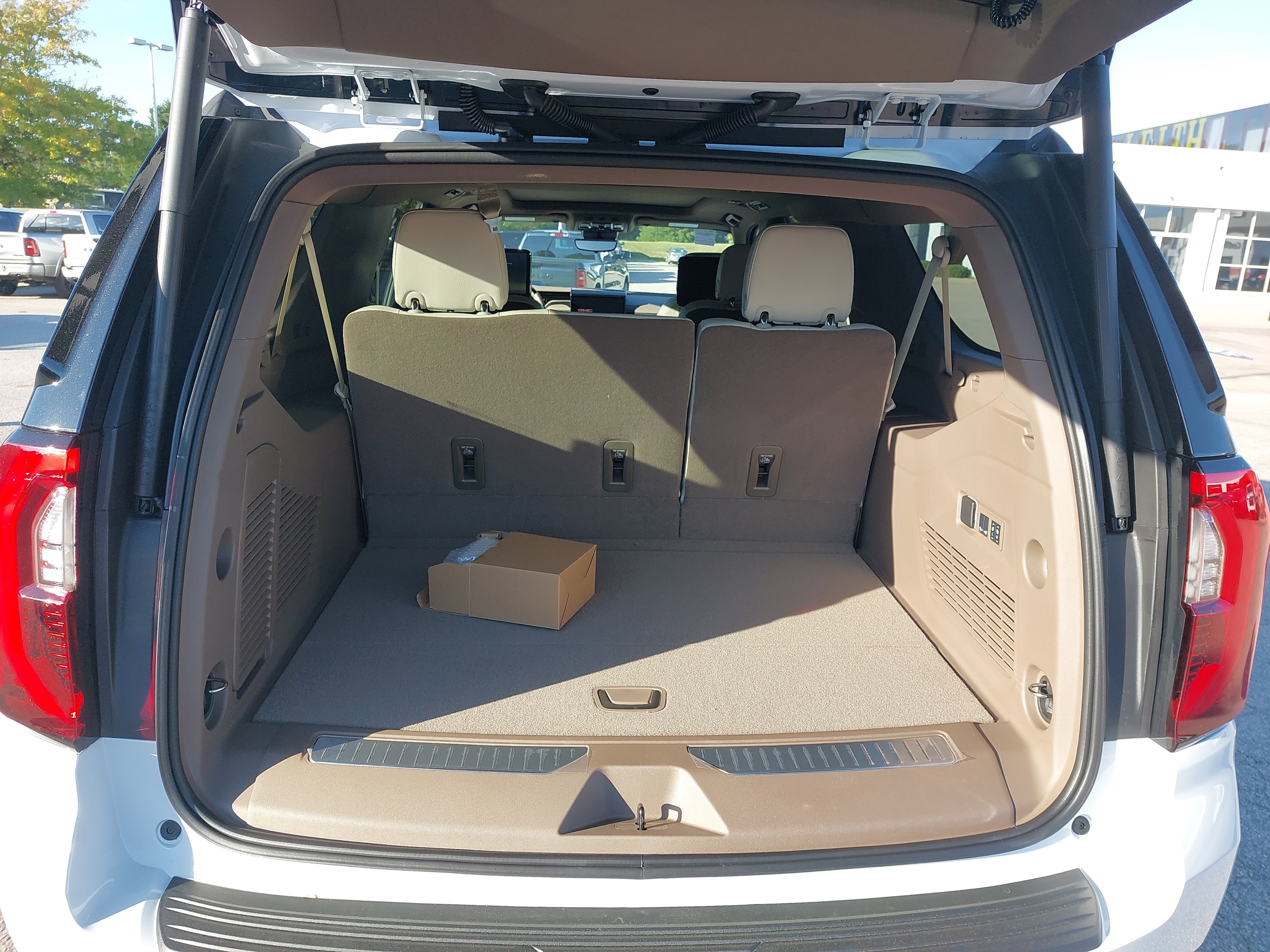 New 2026 GMC Yukon XL Denali w/ Denali Reserve Package image 14