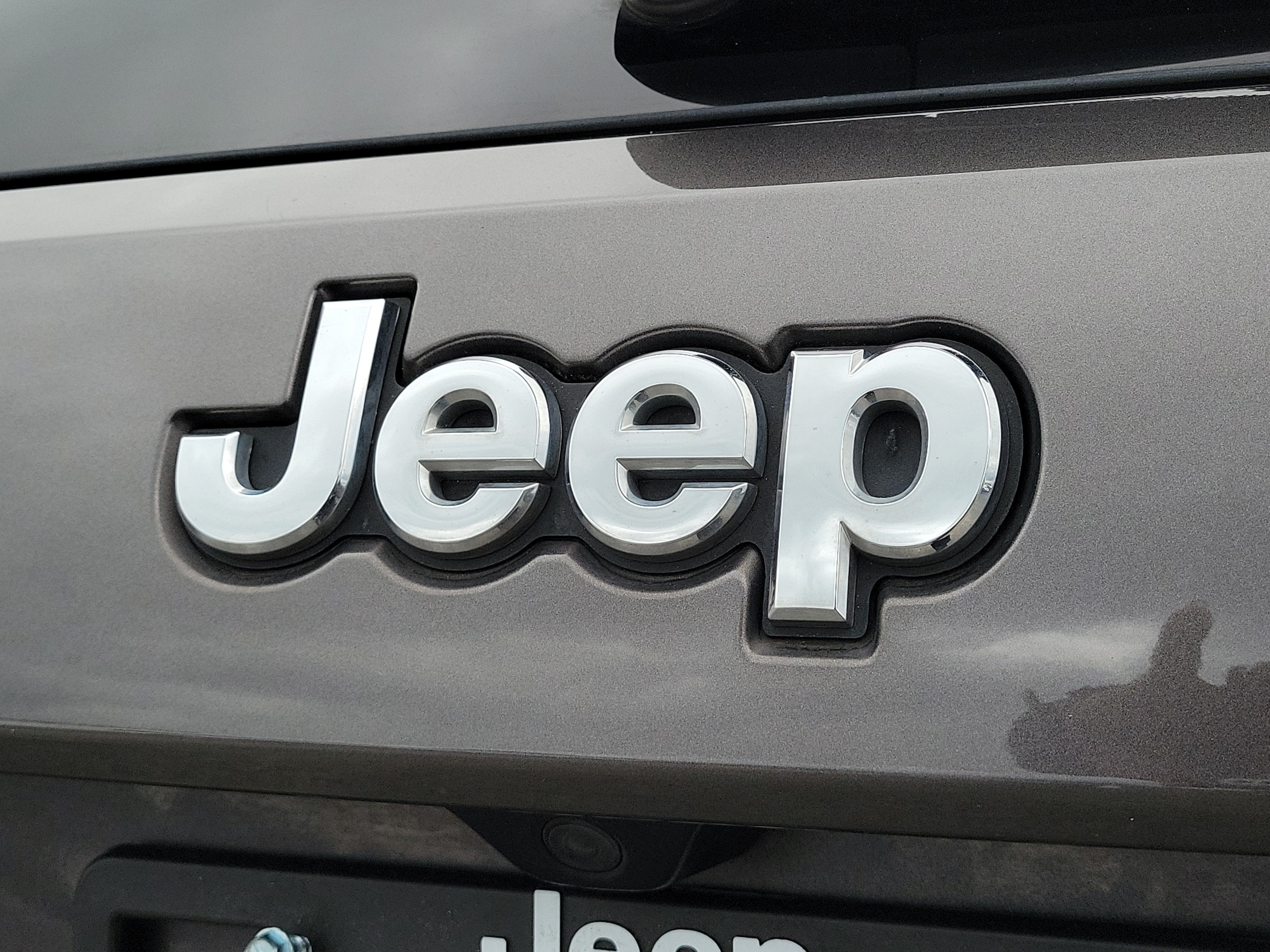 Used 2019 Jeep Grand Cherokee Laredo w/ Laredo X Package RWD image 11