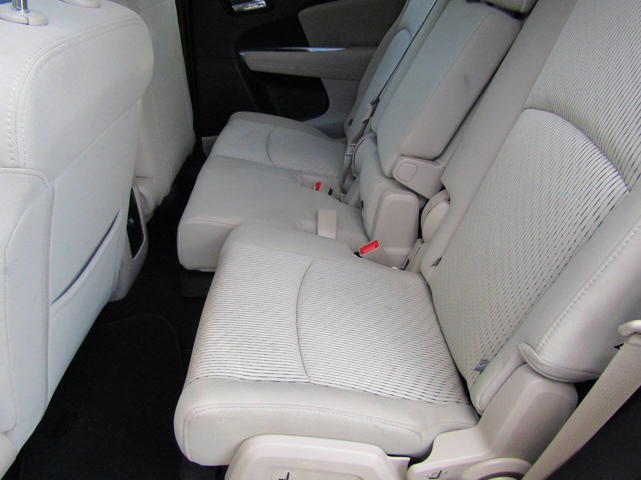 Used 2016 Dodge Journey SE w/ Safe & Sound Group image 16