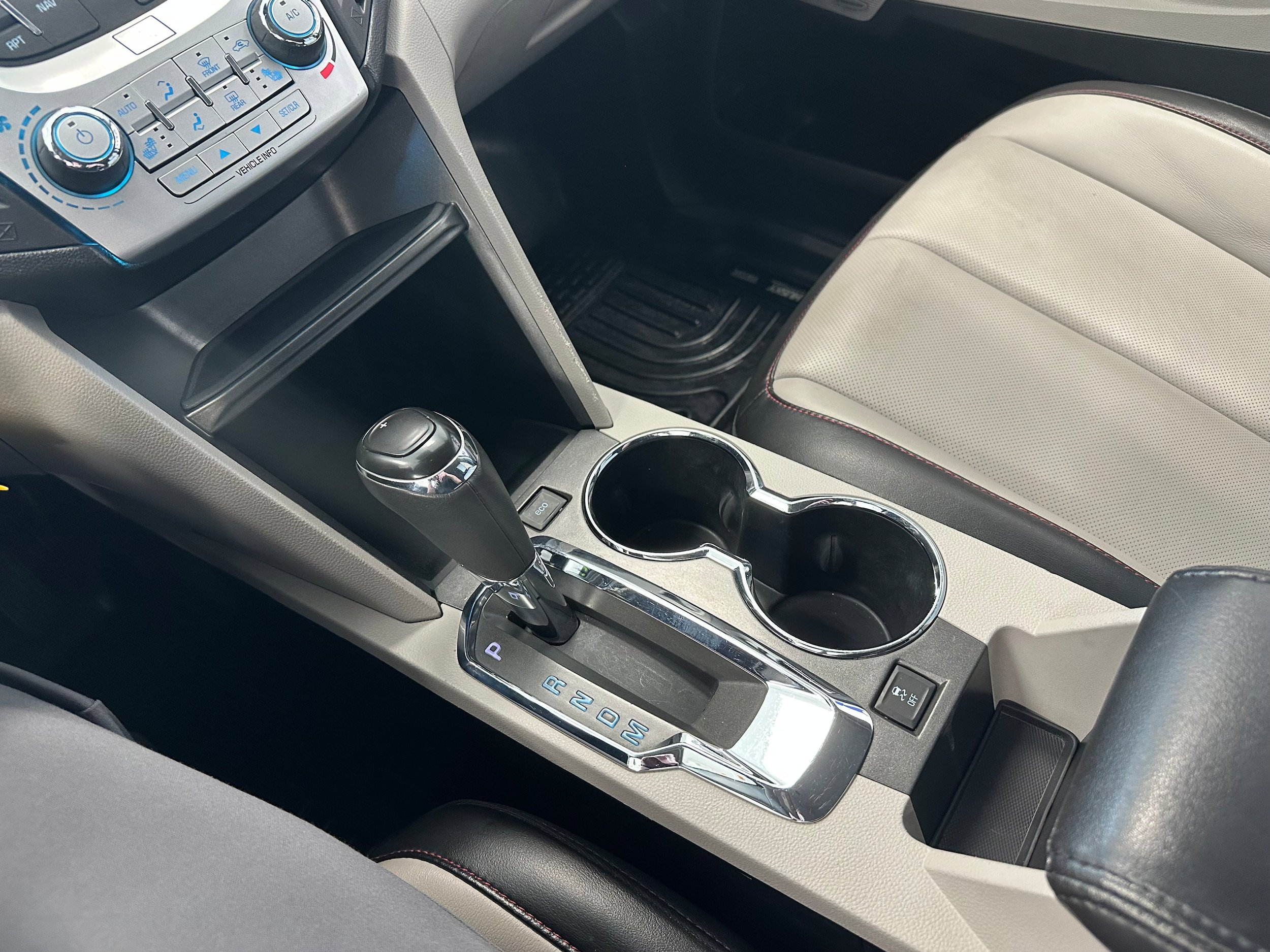 Used 2017 Chevrolet Equinox Premier w/ Enhanced Convenience Package AWD/4WD image 18