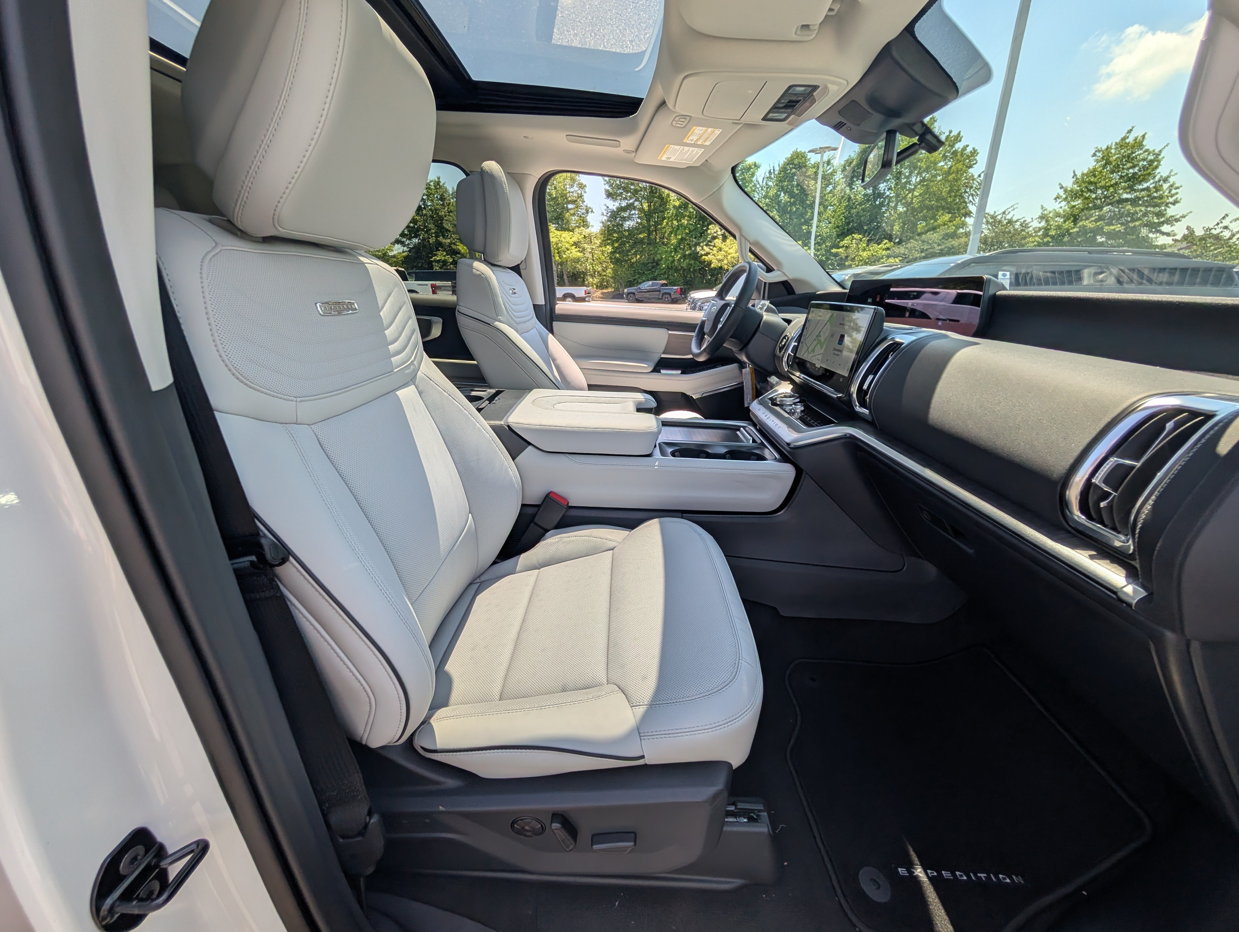 New 2026 Ford Expedition Platinum w/ Platinum Ultimate Package AWD/4WD image 6