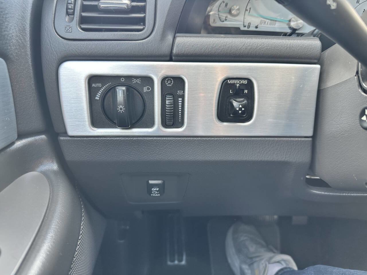 Used 2002 Ford Thunderbird Deluxe RWD image 18