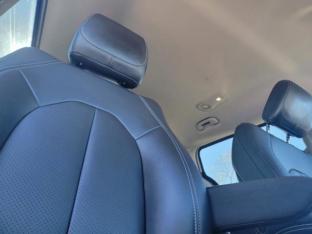 Certified 2024 Chrysler Pacifica Select image 24