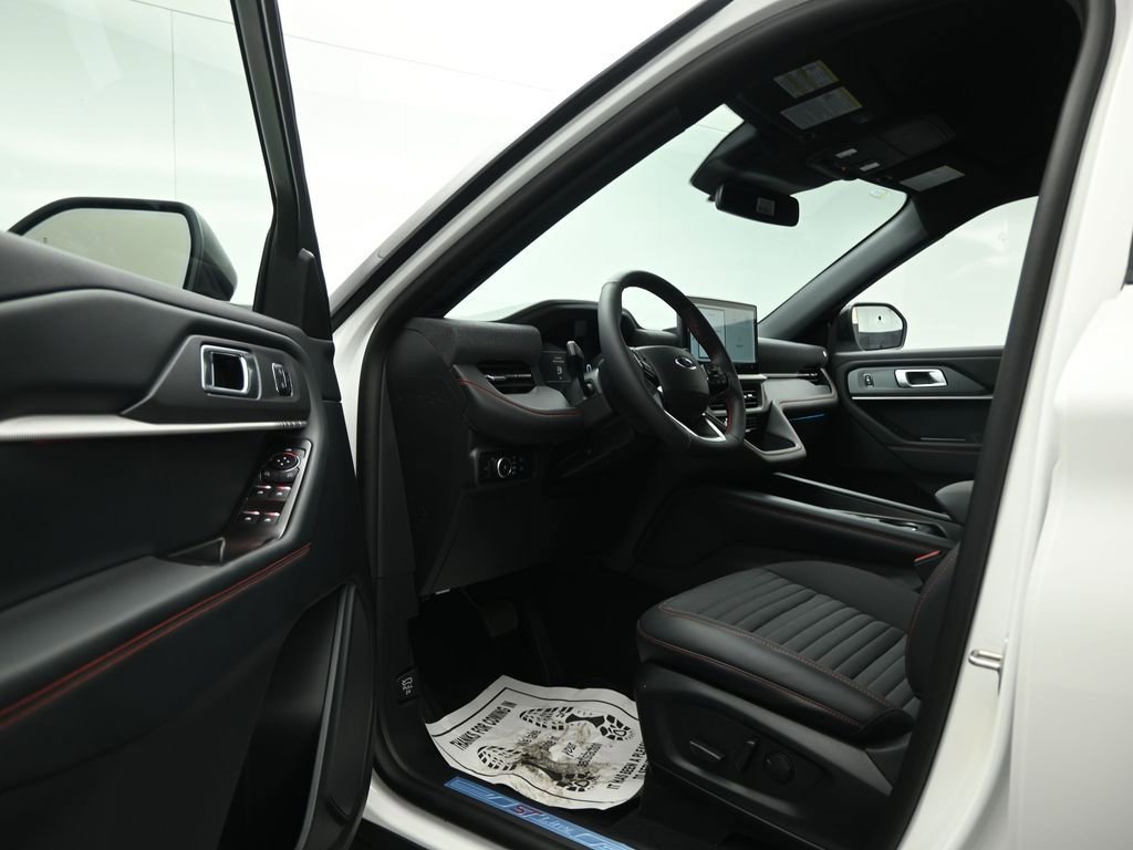 New 2026 Ford Explorer ST-Line w/ ST-Line Street Pack image 8