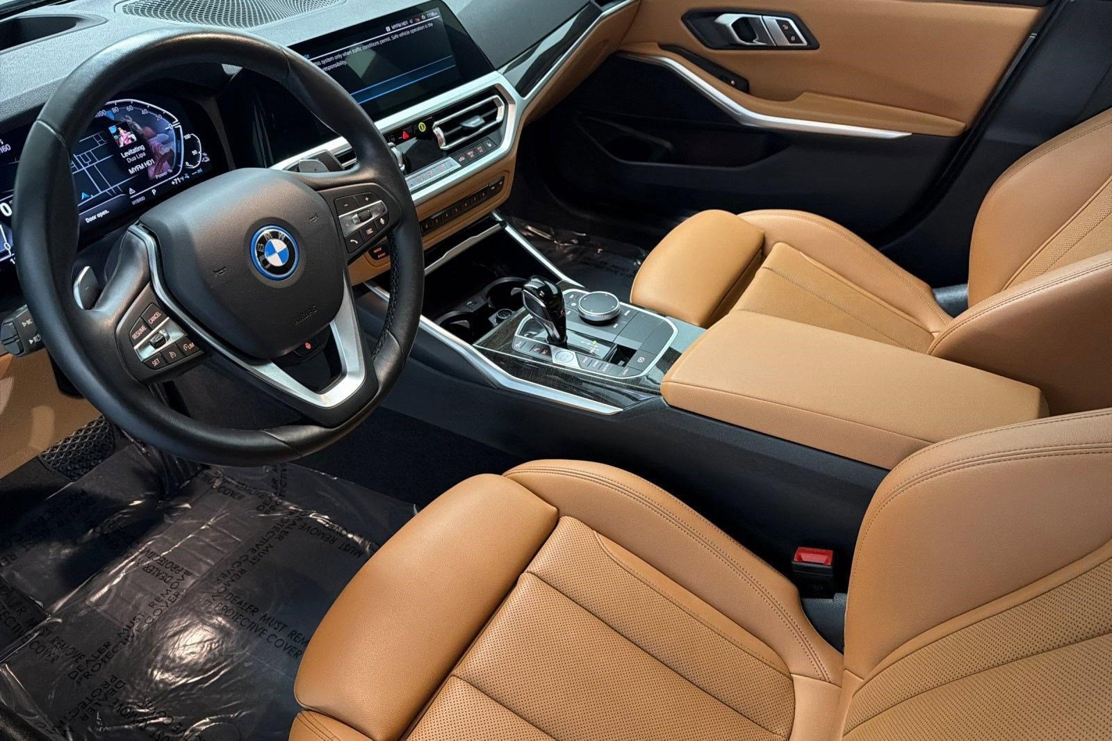 Used 2022 BMW 330e w/ Premium Package image 4