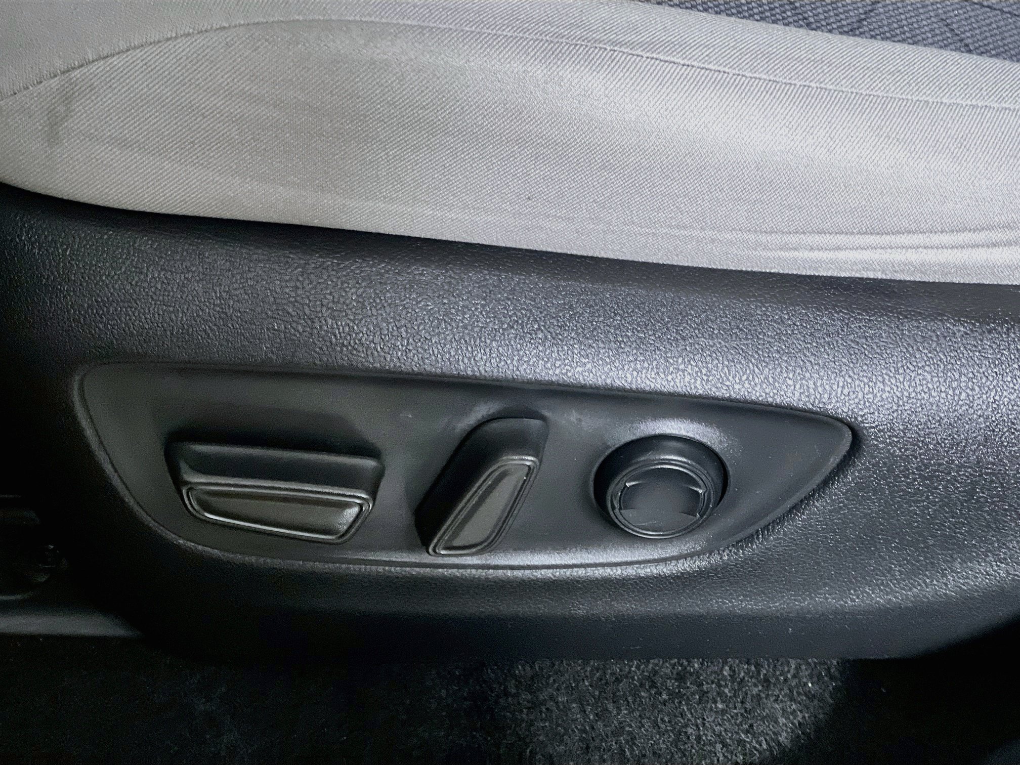 Used 2021 Toyota RAV4 XLE FWD image 16