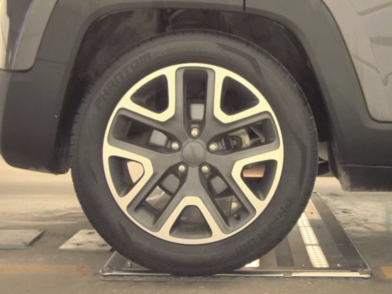 Used 2018 Jeep Renegade Latitude FWD image 26