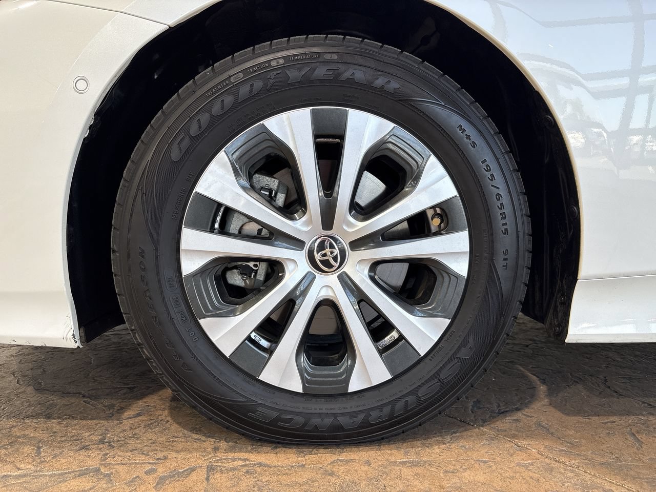 Certified 2020 Toyota Prius Prime Limited FWD image 10