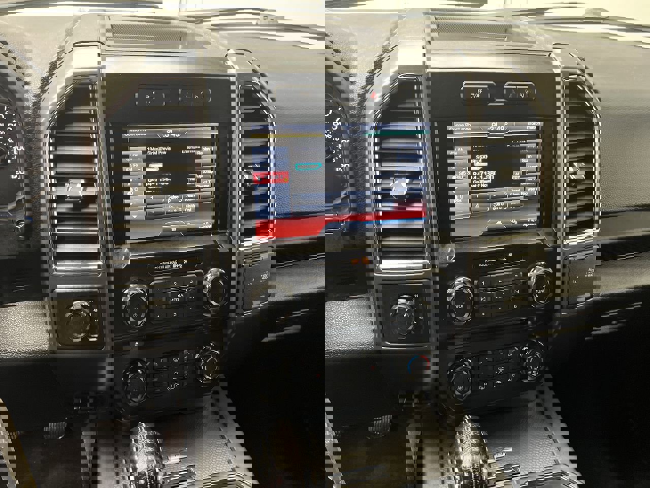 Used 2015 Ford F150 XLT w/ Equipment Group 302A Luxury image 17