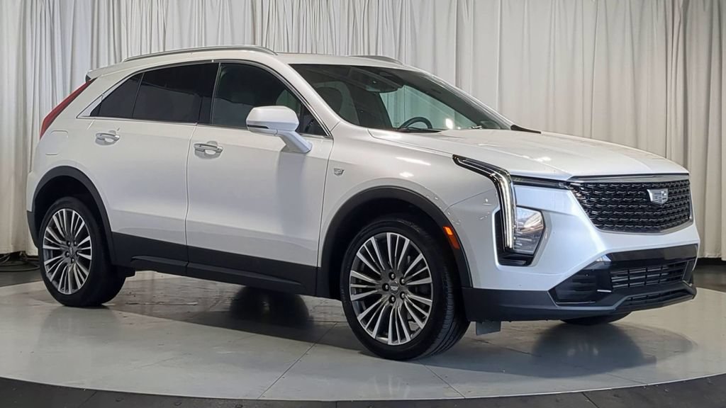 Used 2024 Cadillac XT4 Premium Luxury AWD/4WD image 2