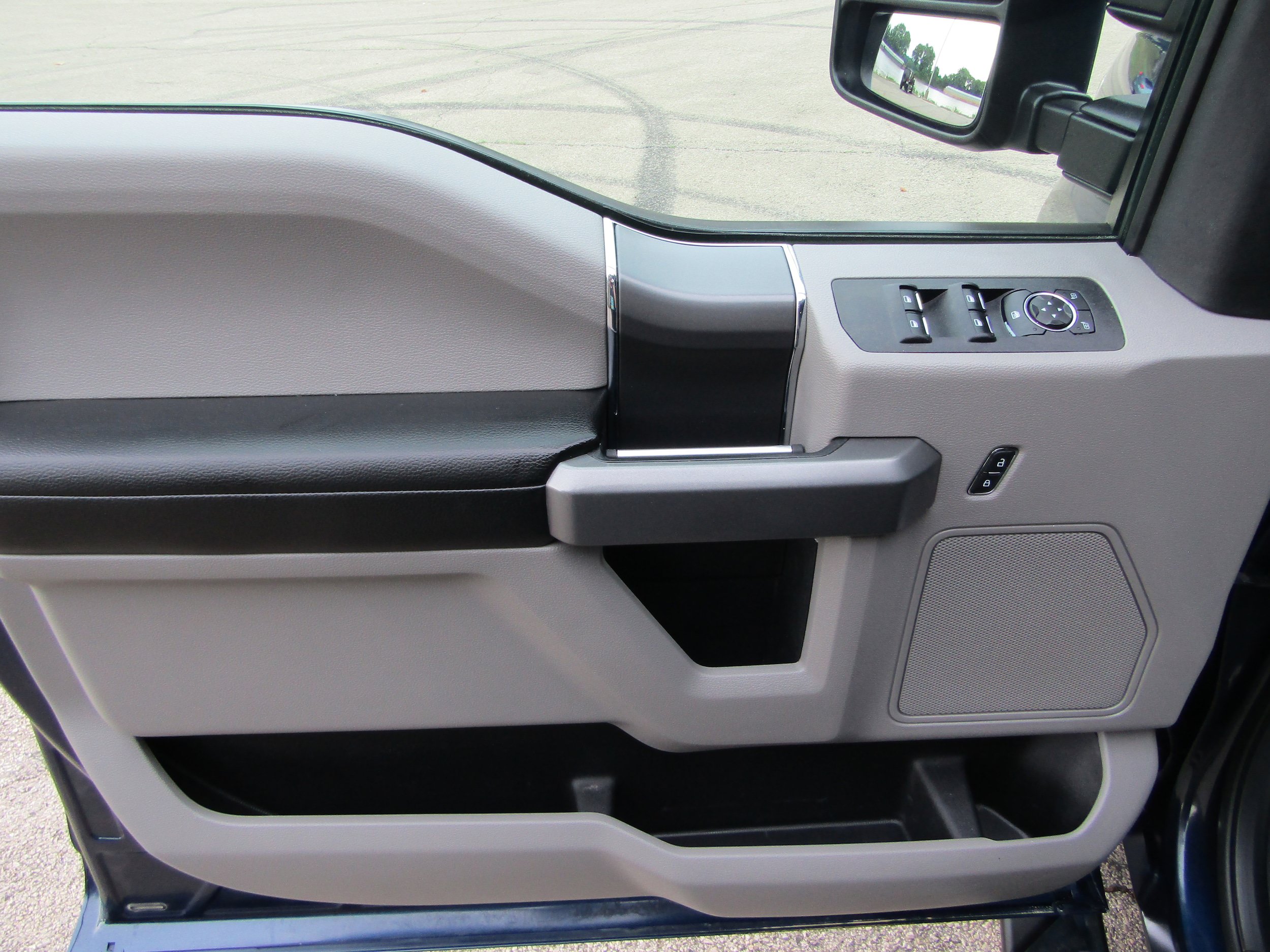 Used 2018 Ford F150 XLT w/ Equipment Group 302A Luxury AWD/4WD image 10