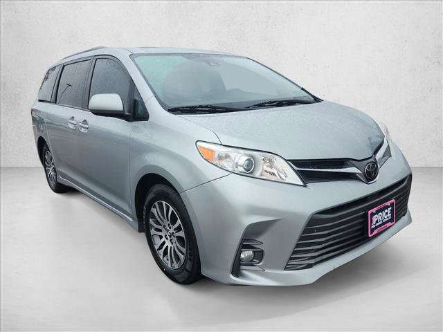 Used 2020 Toyota Sienna XLE w/ XLE Navigation Package FWD image 7